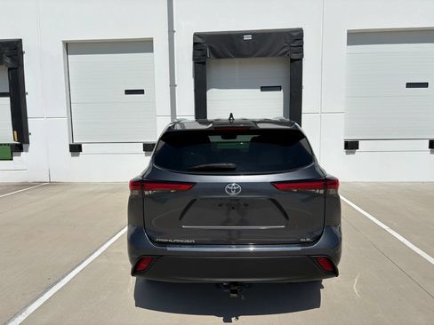 Used 2020 Toyota Highlander XLE FWD image 8