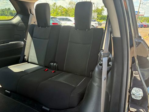 Used 2019 Nissan Pathfinder SV image 20