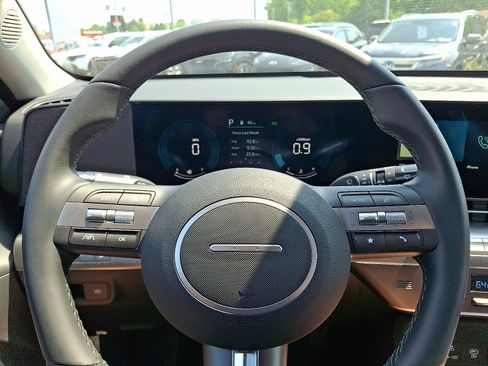Certified 2025 Hyundai Kona SEL image 8