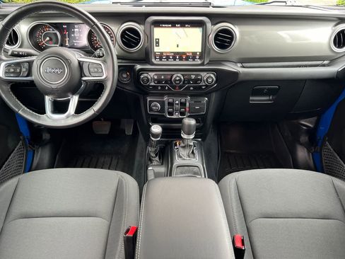 Used 2022 Jeep Wrangler Unlimited Sahara w/ Cold Weather Group AWD/4WD image 3