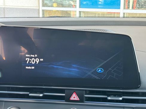 Used 2025 Hyundai Elantra SEL FWD image 14