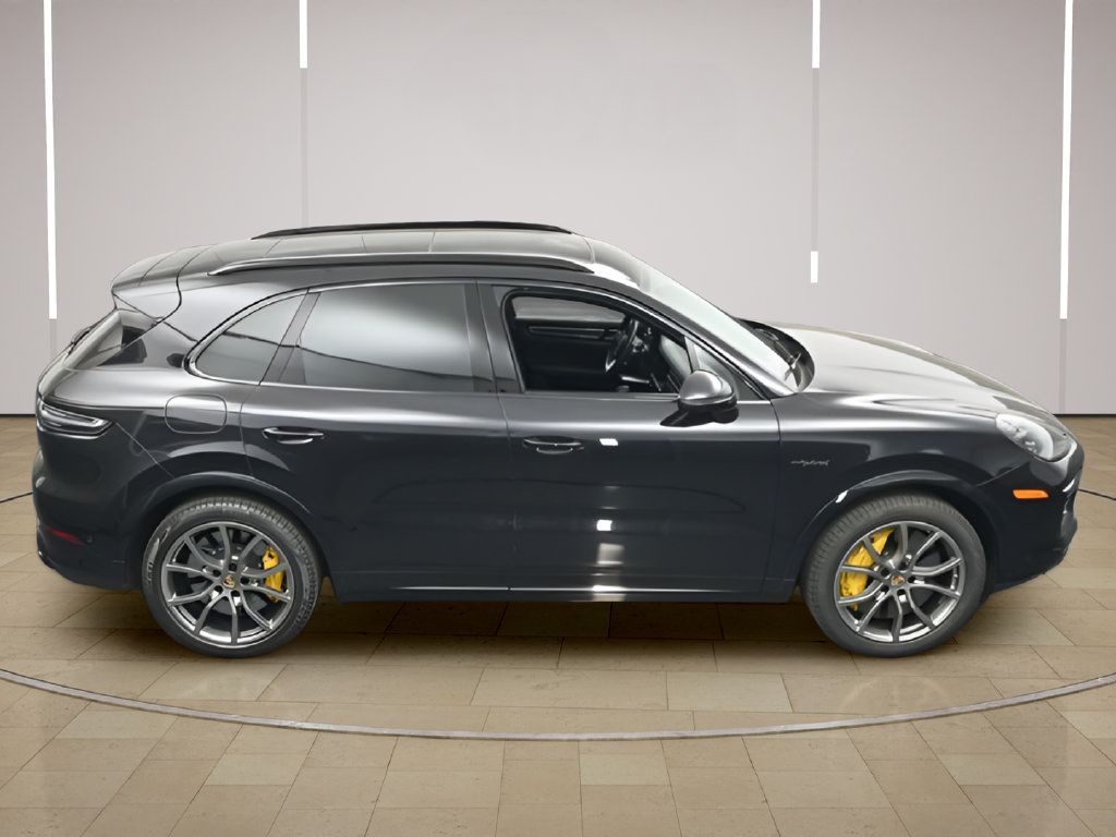 Certified 2022 Porsche Cayenne Turbo S AWD/4WD image 38