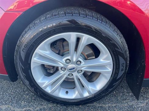 Used 2015 Ford Taurus SEL image 6