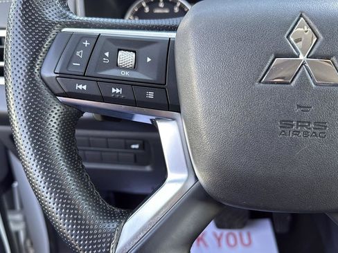 Used 2024 Mitsubishi Outlander SE image 17