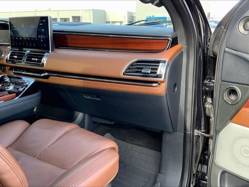 Used 2023 Lincoln Navigator L Reserve image 18
