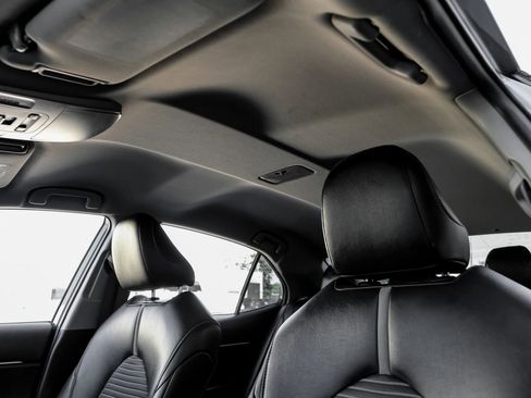 Used 2019 Toyota Camry SE image 30