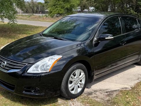 Used 2010 Nissan Altima 2.5 SL w/ Technology Pkg FWD image 3