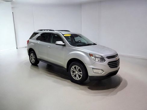 Used 2017 Chevrolet Equinox LT w/ Convenience Package image 2