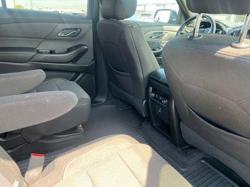Used 2023 Chevrolet Traverse LT FWD image 10