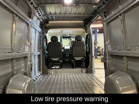 New 2025 RAM ProMaster 1500 w/ Quick Order Package 22G SLT image 4