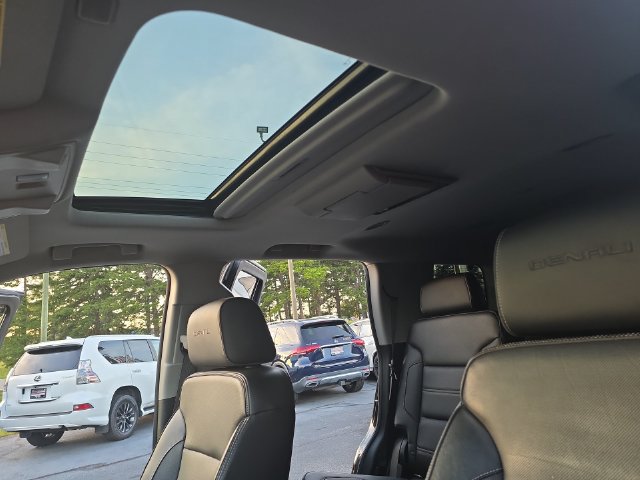 Used 2018 GMC Yukon Denali w/ Denali Ultimate Package AWD/4WD image 31