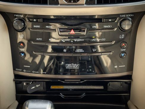 Used 2020 Lexus LX 570 4WD w/ Luxury Package image 45