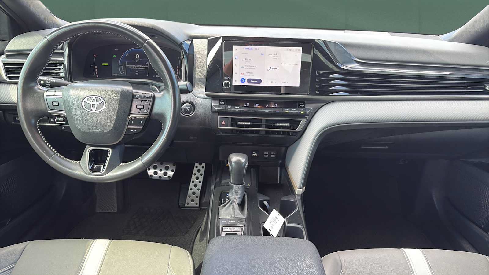 Used 2025 Toyota Camry SE FWD image 19
