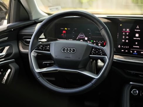 Used 2025 Audi Q5 Premium Plus w/ Premium Plus AWD/4WD image 27
