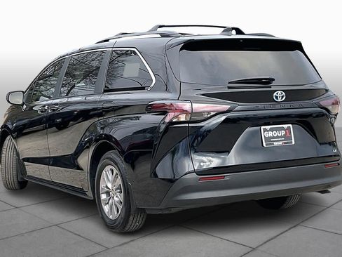 Used 2025 Toyota Sienna LE w/ LE Plus Package image 11