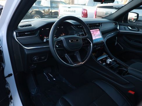 New 2025 Jeep Grand Cherokee Overland image 10