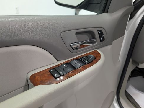 Used 2009 GMC Sierra 2500 SLT w/ SLT Convenience Package image 16