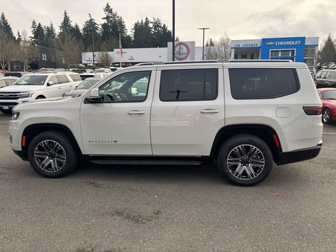 Used 2022 Jeep Wagoneer Series III w/ Flexible Seating Group image 8