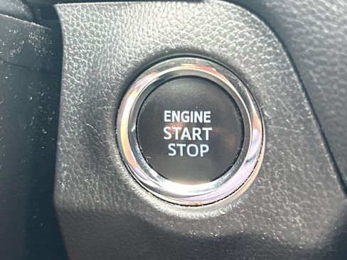 Used 2021 Toyota RAV4 XLE FWD image 31