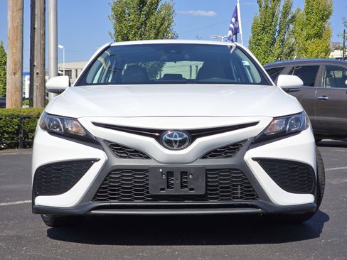 Used 2023 Toyota Camry SE image 16