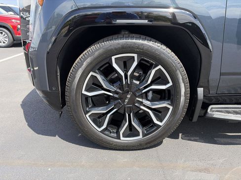 Used 2025 GMC Sierra EV Denali AWD/4WD image 13