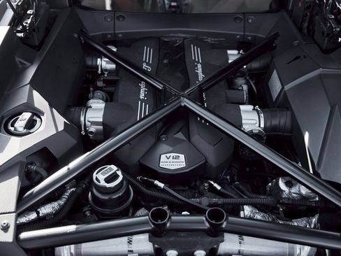 Used 2018 Lamborghini Aventador S image 27