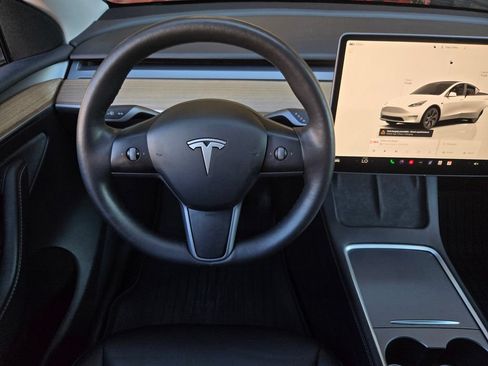 Used 2025 Tesla Model Y Long Range AWD/4WD image 14