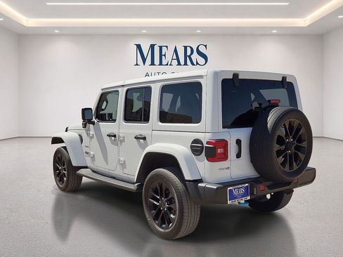 Used 2023 Jeep Wrangler Unlimited Sahara AWD/4WD image 3