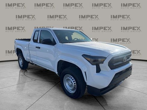 Used 2025 Toyota Tacoma SR image 7