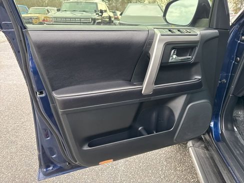 Used 2016 Toyota 4Runner SR5 Premium image 24