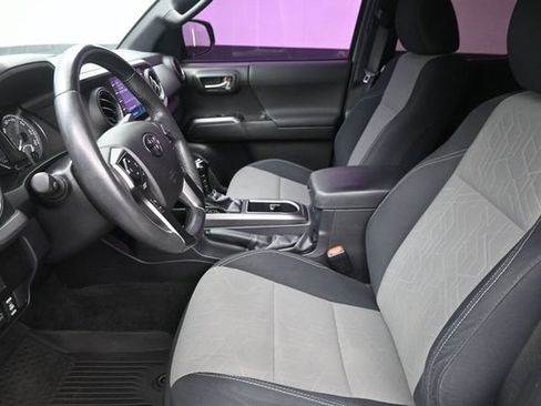 Used 2022 Toyota Tacoma TRD Sport w/ Technology Package AWD/4WD image 16