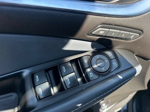 Used 2024 Buick Enclave Premium AWD/4WD image 37