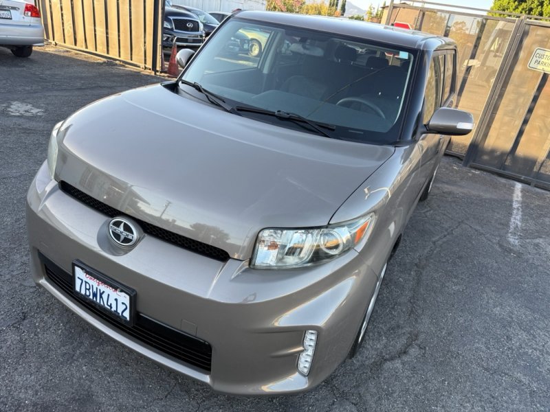 Used 2013 Scion xB FWD image 9