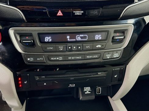 Used 2019 Honda Pilot Touring image 16