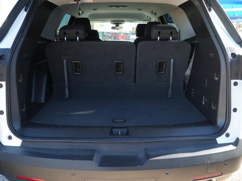 Used 2021 Chevrolet Traverse LT image 8