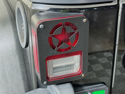 Used 2017 Jeep Wrangler Unlimited Sport image 33