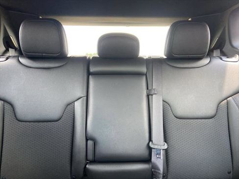 Certified 2025 Jeep Compass Latitude image 28