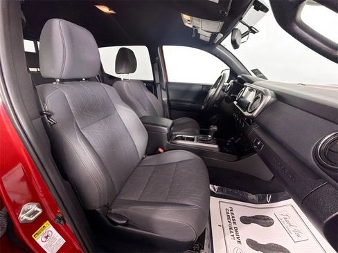 Used 2016 Toyota Tacoma SR5 image 25