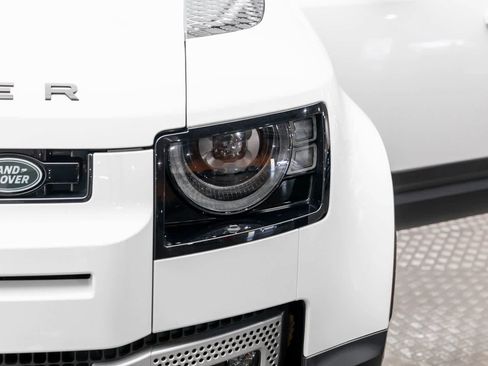 Used 2025 Land Rover Defender 110 S image 52