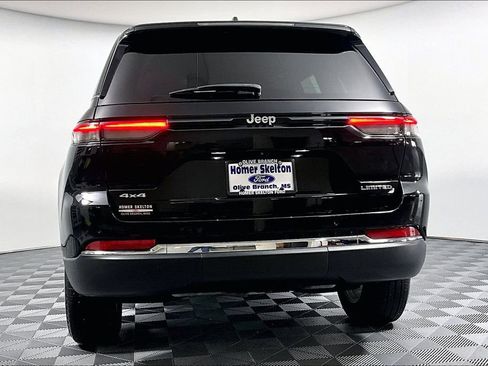 Used 2023 Jeep Grand Cherokee Limited AWD/4WD image 4