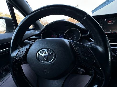 Used 2018 Toyota C-HR XLE image 19