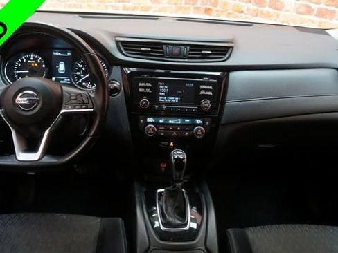 Used 2017 Nissan Rogue SV image 11
