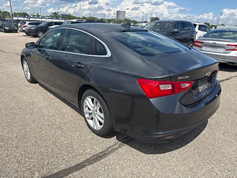 Used 2017 Chevrolet Malibu LT FWD image 2