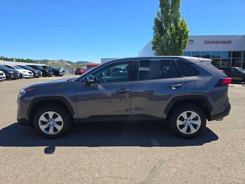 Used 2022 Toyota RAV4 LE AWD/4WD image 2