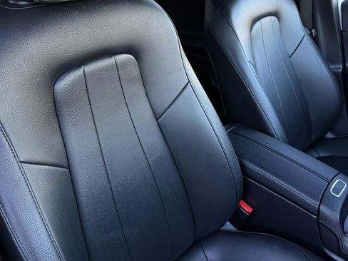 Used 2022 Mercedes-Benz EQB 300 4MATIC image 30