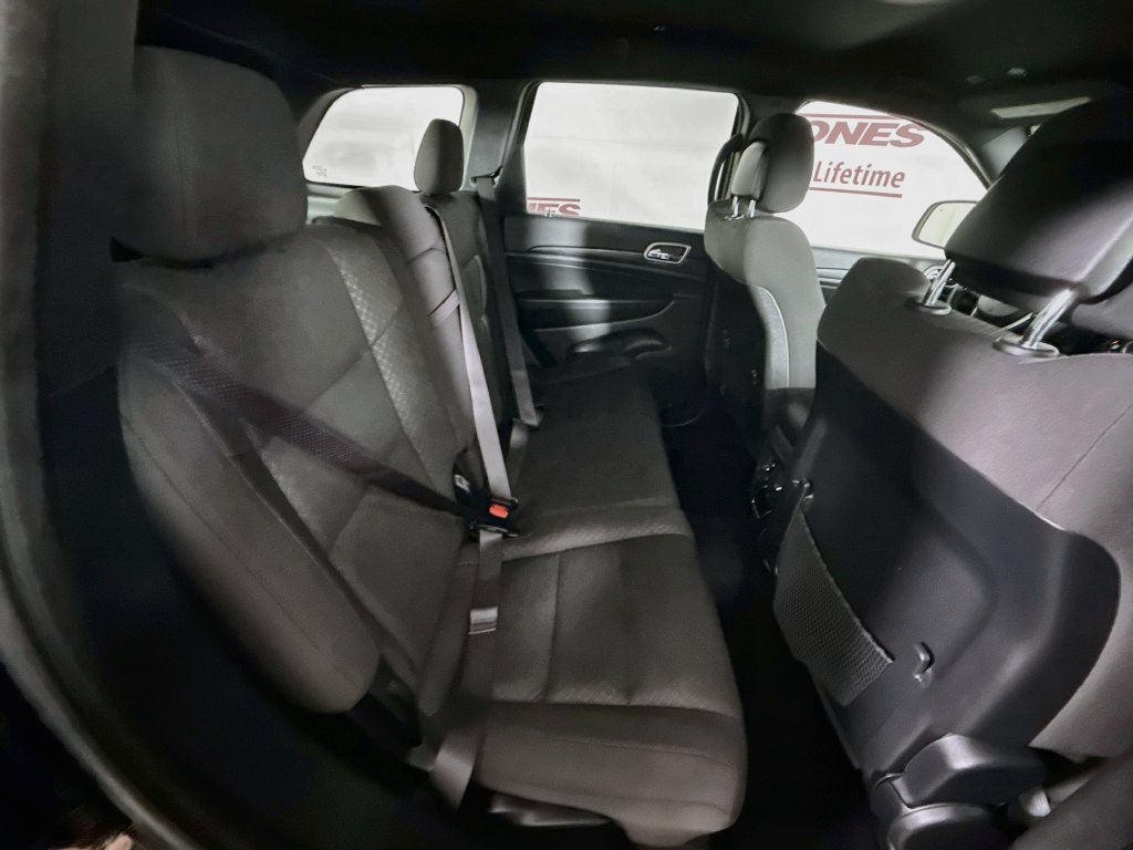 Used 2021 Jeep Grand Cherokee Laredo AWD/4WD image 28