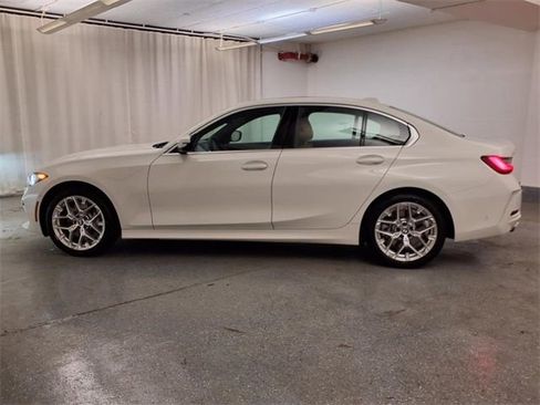 Used 2025 BMW 330i xDrive Sedan w/ Premium Package image 41