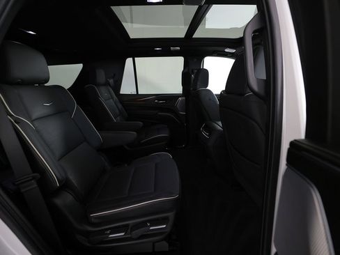 Used 2022 Cadillac Escalade Premium Luxury w/ Performance Package AWD/4WD image 11