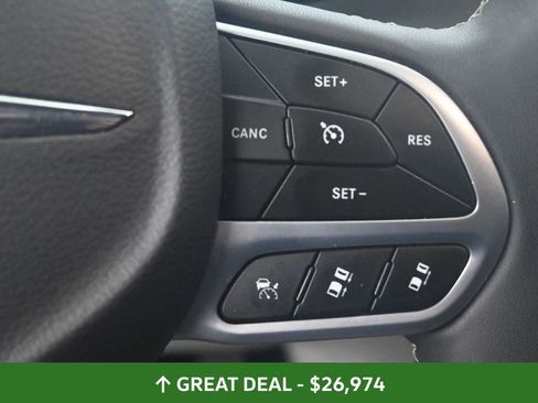 Used 2024 Chrysler Pacifica Touring-L image 43