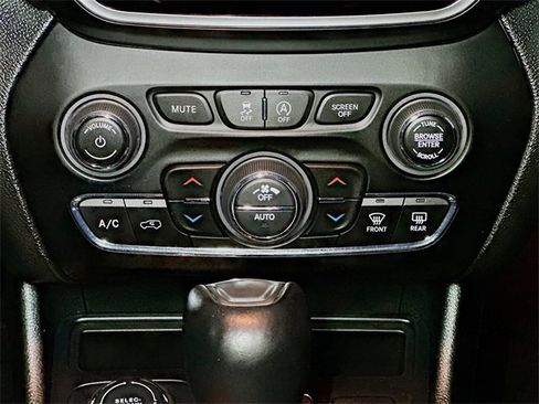 Certified 2022 Jeep Cherokee Limited image 13